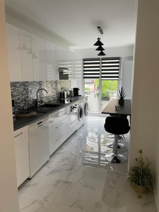 Superbe Appartement Carre Delfino Port De Nisa Exterior foto
